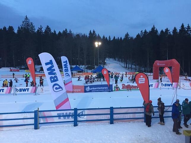 Fast keine Zuschauer waren im Zieleinlauf, den die Sportler mit sehr individuellen Sportgeräten passierten.Bild: Dunkermotoren