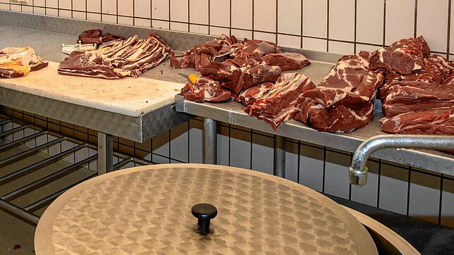 Das Schlachthaus Mettenberg: Hier wird Fleisch frisch verarbeitet. Auch zwei Kühlräume stehen zur Verfügung. Hier ein Archivbild aus dem ...
