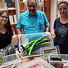 Tina Sprenz (von links), Volker Fritz und Maria Schuster-Rodriguez von der Stadtbibliothek sind für die Bibliothek der Dinge zuständig. ...
