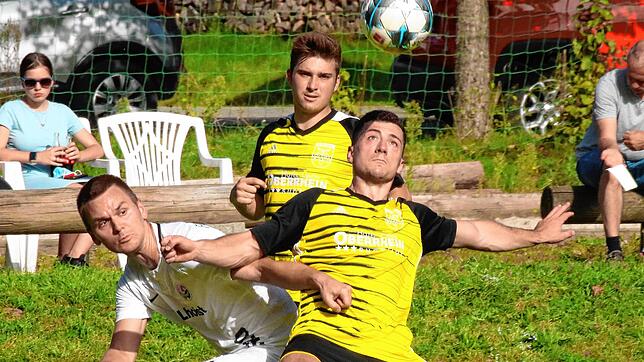 Bild : SV Eichsel muss gegen den FC Huttingen mit einem 1:1 zufrieden sein &ndash; und wir haben die Bilder!