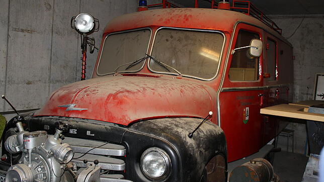 Wartet auf sein Schicksal in der Schulgarage: ein Opel Blitz der Todtmooser Feuerwehr aus den 50er Jahren.