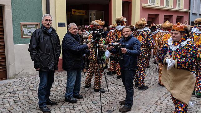 Beim Dreh mit Laufenburger Narronen (von links): das Kamerateam Peter Kaspereit, Gusty Hufschmid und José Morla.