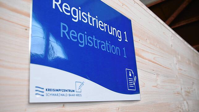 In Schwenningen in der Tennishalle ist alles angerichtet. Das Kreisimpfzentrum ist startklar.