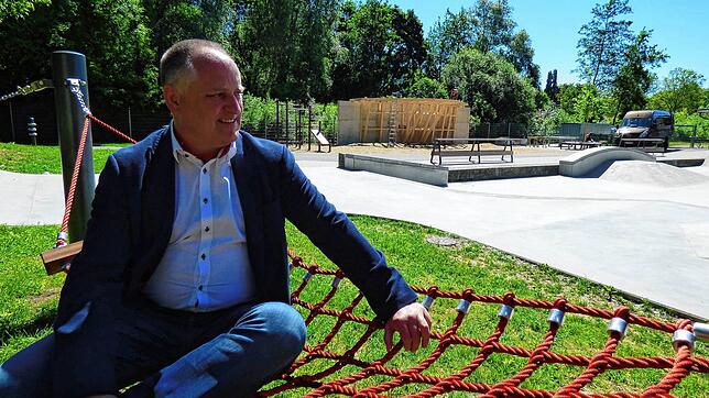 Bild : Auf einen Spaziergang mit Bürgermeisterkandidat Markus Lauffer durch Markdorf: Diese Ideen hat er für die Wiederbelebung der Innenstadt und für das Bischofschloss