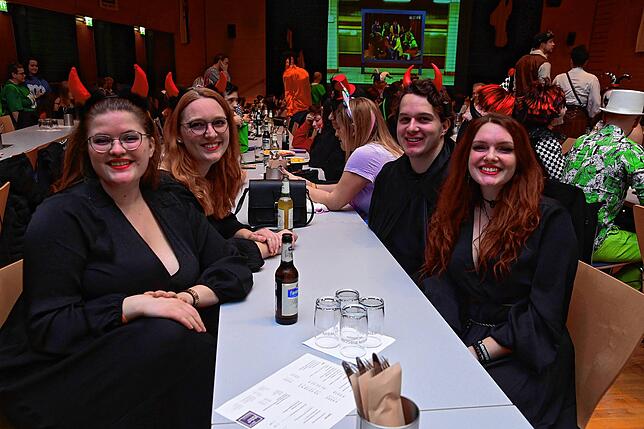 Bild 15: Hexenball: Mit Volldampf im Hexen-Express