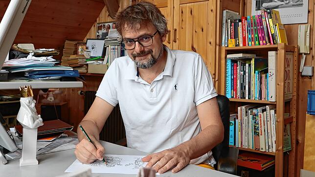 Rainer Demattio ist eigentlich Lehrer, kreiert aber auch Karikaturen. Die Ironie dabei: Zu seinem Hobby sei er in seiner eigenen ...
