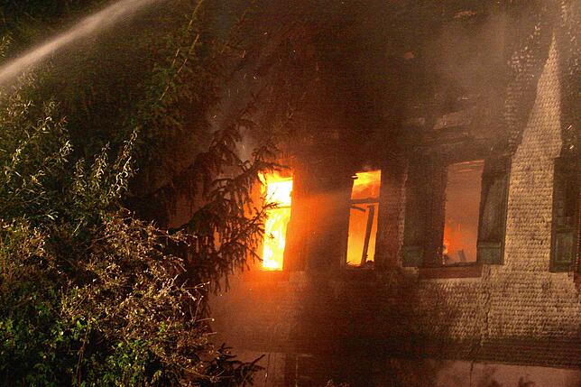 Bild 9: Bauernhaus in Niedereschach-Fischbach brennt nieder &ndash; Bewohner unverletzt