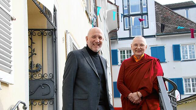Pfarrer Heinz Vogel und Tsunma Jinpa laden am 18. Februar zur Versammlung auf den Marktplatz ein.