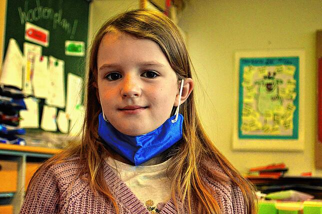 Vivien (7): &bdquo;Auf einmal dürfen wir die Maske abnehmen. Das ist echt ungewohnt.&ldquo;