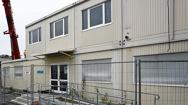 Nicht schön, aber praktisch: Wohncontainer wie diese (im Bild die vorübergehende Stadtbibliothek Radolfzell) sollen in Moos Flüchtlinge ...