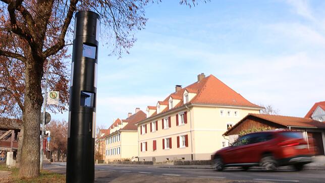 Der Blitzer an der Hermann-Fischer-Allee hat in den ersten beiden Betriebswochen schon 160 Mal ausgelöst.