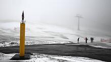 Die letzten Ski-Tage der Saison sind angebrochen. Das Wetter macht es den Touristen schwer, noch Ski-Spaß erleben zu können. Es fehlt an ...