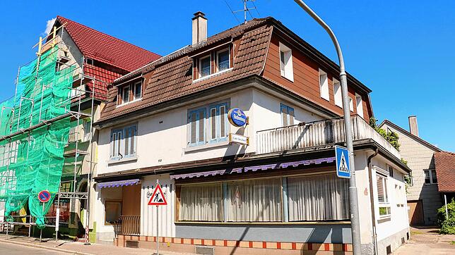 An der Ecke Käferstraße/Wasserstraße stehen das Café und die Bäckerei Gleichauf leer. Umbaupläne setzen frühestens Ende 2021 an.