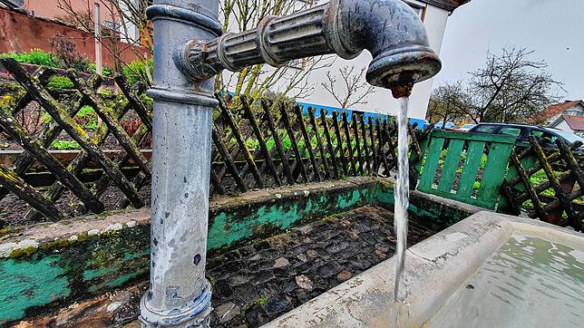 Beispiel Bambergen: Am zweiten Dorfbrunnen läuft wieder das Wasser, und die Stadt spart – dank eines Druckminderers – ...