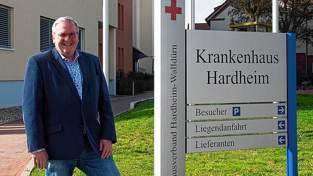 Lothar Beger (oben) ist Verwaltungsdirektor am Krankenhaus Hardheim (rechts).