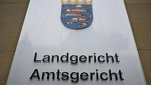 Das Amtsgericht verurteilte einen Fußballfan wegen Körperverletzung.