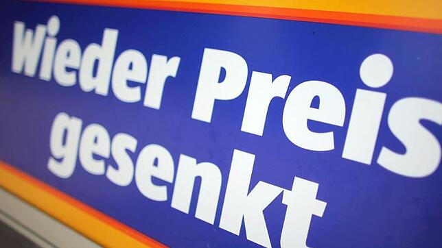 Verbraucherinnen und Verbraucher können sich freuen: in vielen Supermärkten wurden die Preise für bestimmte Produkte wieder dauerhaft ...