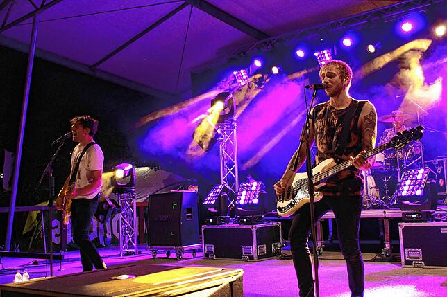 Die Band Itchy war kurzfristig eingesprungen und passte mit seinem Live-Act als Pop-Punk-Band voll ins Programm.