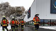 Bild : Großbrand bei Medizintechnikfirma in Meßkirch