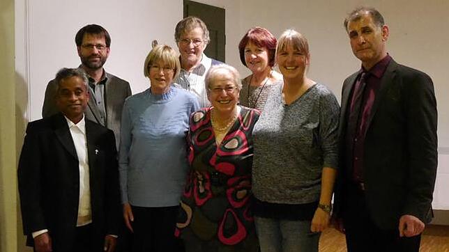 Besondere Ehrungen gab es beim Kirchenchor. Im Bild (von links) Pater Jose Emprayil, Johannes Graumann, Anne Auer, Lioba Rieber, Sigrid ...