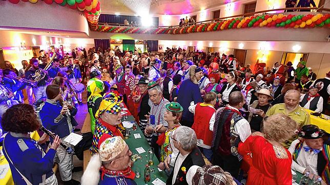Tolle Stimmung herrscht in der mit 500 Gästen vollbesetzten Hüfinger Stadthalle.
