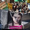 Sie ist das Gesicht einer ganzen Bewegung: Greta Thunberg, 16-jährige Schwedin, auf dem Banner junger Demonstranten in Rom.