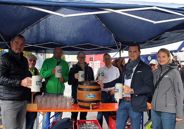 Das Straßenfest eröffnen von links Bürgermeister Markus Keller und die Organisationsmitglieder Helmut Fritz, Jörg Ludwig, Tobias ...