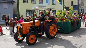 Bild : Erntedankfestumzug in Görwihl: Danke! Für die gute Ernte und für das schöne Wetter