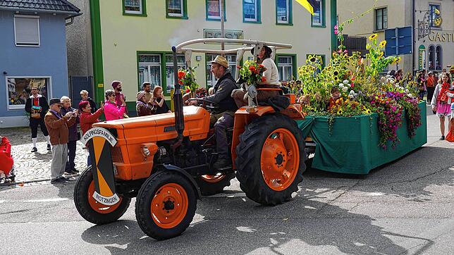 Bild : Erntedankfestumzug in Görwihl: Danke! Für die gute Ernte und für das schöne Wetter