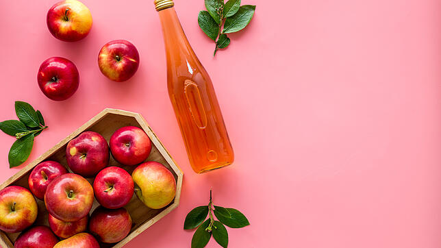 Der Alleskönner Apfelessig: So gesund ist es wirklich Apfelessig vor dem Schlafen zu trinken.