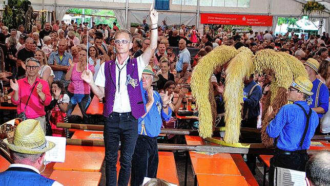 Die Erntekrone darf zum Auftakt der Sichelhenke nicht fehlen, hier ein Bild vom ersten Festtag am Freitag.