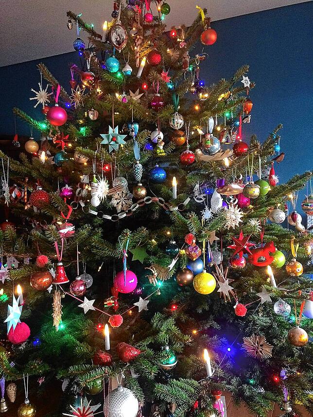 Familie Strittmatter aus Waldshut, liebt ihren Baum „genau so – bunt und verrückt!“