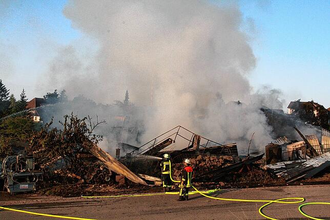 Bild 6: Hofbrand in Bergalingen: Bilder vom Einsatz der Feuerwehr