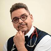 Lungenspezialist Michael Barczok aus Ulm rät seinen Patienten gerade jetzt, gewissenhaft ihre Medikamente einzunehmen.