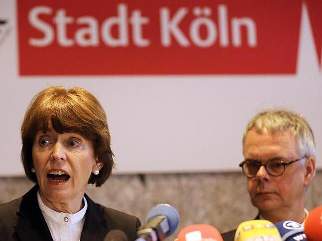 Die Kölner Oberbürgermeisterin Henriette Reker und Polizeipräsident Wolfgang Albers informieren über die Vorfälle in der Silvesternacht.