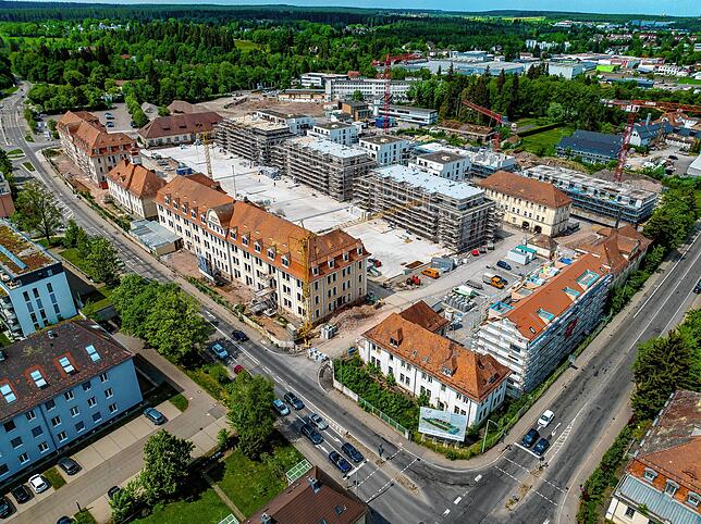 Blick auf das Konversionsgelände zwischen Kirnacher Straße (links) und Richthofen Straße (rechts). Insgesamt entstehen hier rund 350 ...