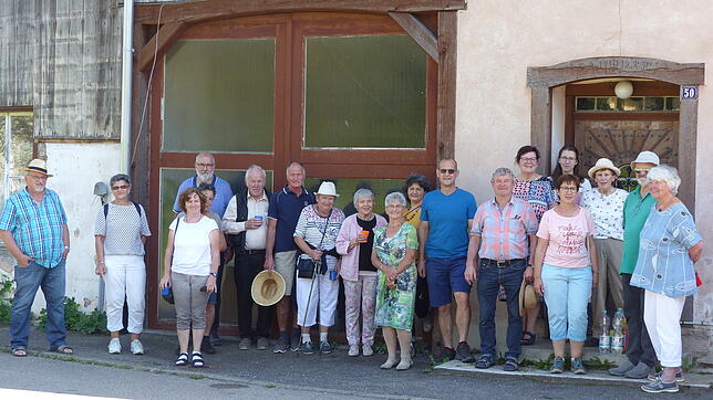 Die Kunst- und Kulturwanderung führte zum Wohnhaus mit dem Atelier des Ühlinger Künstlers Erich Rastätter.