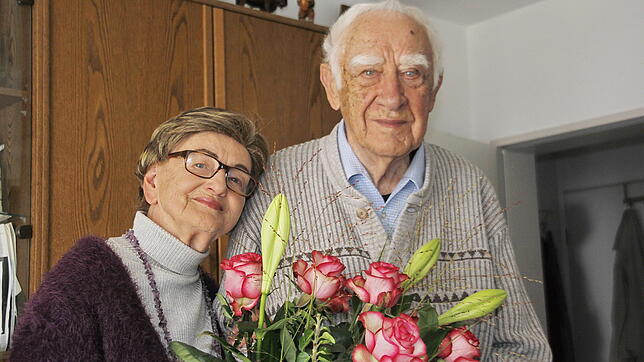 In diesem Jahr war es 65. Blumenstrauß, den Tadeusz Bregulla seiner Frau Aleksandra zum Hochzeitstag schenkte. Beide feierten in ...