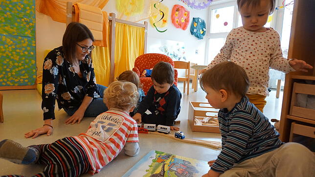 Erzieherinnen für Kitas werden in vielen Städten händeringend gesucht, auch in Friedrichshafen.