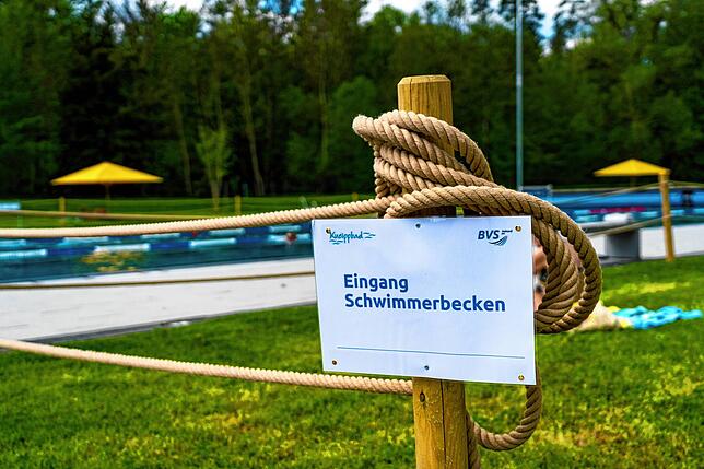 Die Ein- und Ausgänge sind genau festgelegt und gut ausgeschildert. Die hässlichen Bauzäune aus dem letzten Jahr sind nun auch einer ...
