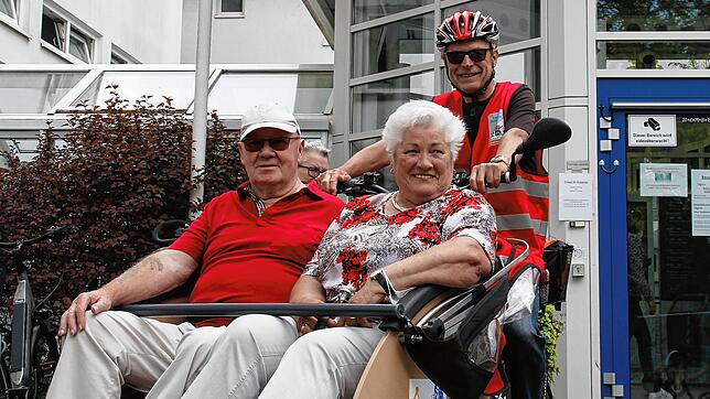 Unter der Initiative „Radeln ohne Alter“ bietet das Familienzentrum in Rheinfelden Ausfahrten mit der Rikscha an. An diesem ...
