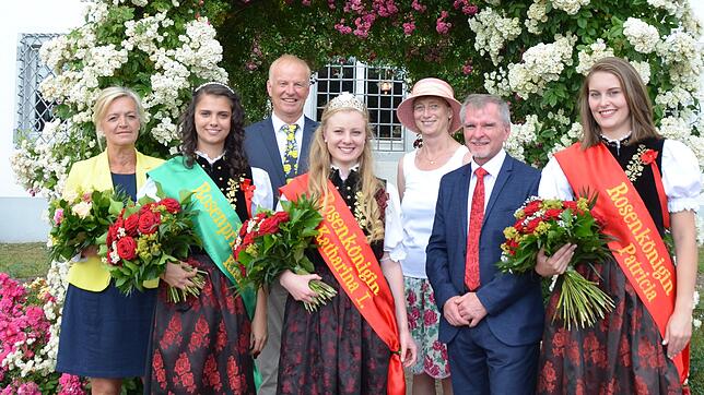 Krönung: Die neue Rosenkönigin 2018/2019 heißt Katharina Hauser (Mitte), Rosenprinzessin 2018/2019 ist Klara Geng (vorne, Mitte). Heidi ...