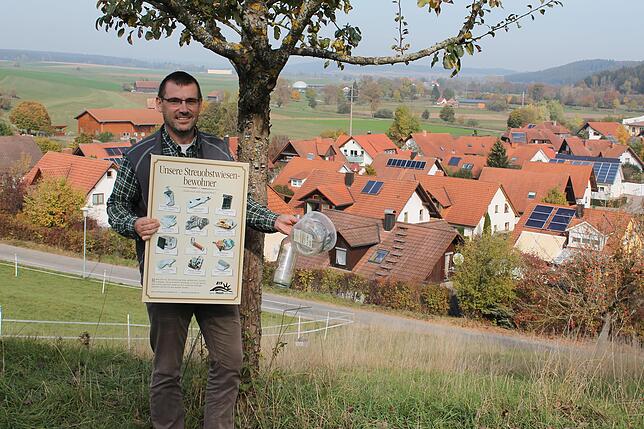 Immer wieder findet Ansgar Barth auf seiner Streuobstwiese am Bräunlinger Otilienberg diverse Hinterlassenschaften. Jetzt greift er zu ...