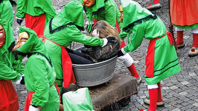 Bild : Bilder vom großen Umzug der Narrengesellschaft in Villingen – von oben (Teil 2)