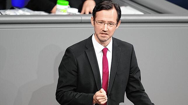 Dirk Wiese bereitet zusammen mit anderen Abgeordneten der Ampel-Koalition Eckpunkte einer Impfpflicht ab 18 Jahren vor. Hier spricht bei ...