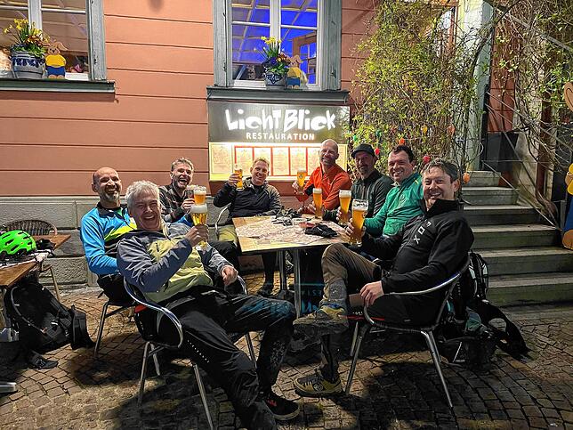 Die Kernmannschaft um den Gehro-Trail sind Peter und Andreas Schöttke, Stefan Looser und Ansgar Oker. Hier einige der Fahrer nach dem ...