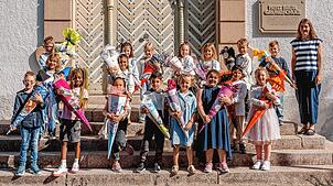 Klasse 1a: Die Erstklässler mit ihrer Lehrerin Annika Kästle.