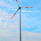Die neuen Windkraftanlagen wie dieses bei Schonach sind zwischen erheblich höher und wirtschaftlicher wie die erste Generation von Anlagen.