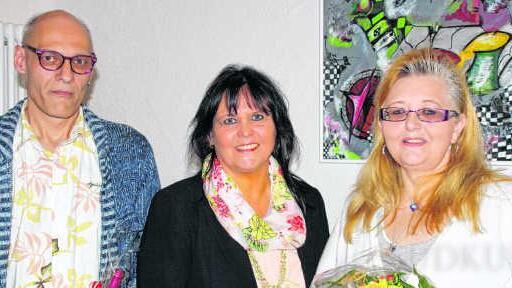 Vernissage im Rathaus: Bürgermeisterin Janette Fuchs (Mitte) begrüßte die Acrylmalerin Petra Fritz und ihren Ehemann Markus zur ...