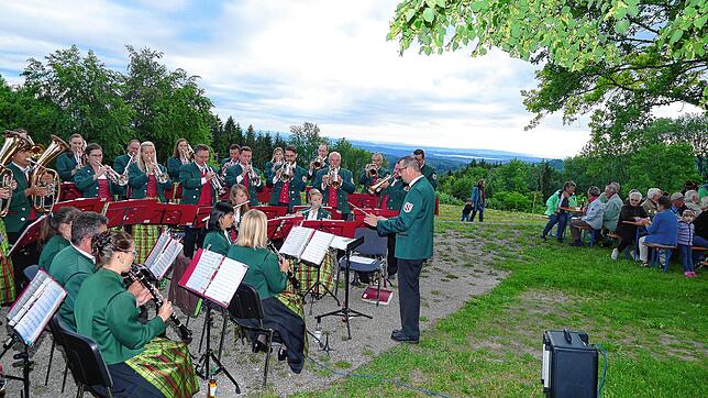 Noch bestehe Hoffnung, dass die Sommerserenade des Musikvereins Homberg-Limpach auf dem Höchsten dieses Jahr wieder stattfinden kann, ...